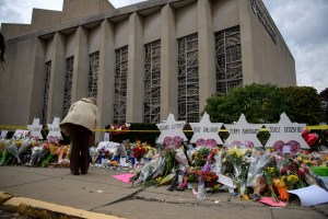 Sospechoso de la masacre de sinagoga en EEUU se declara no culpable