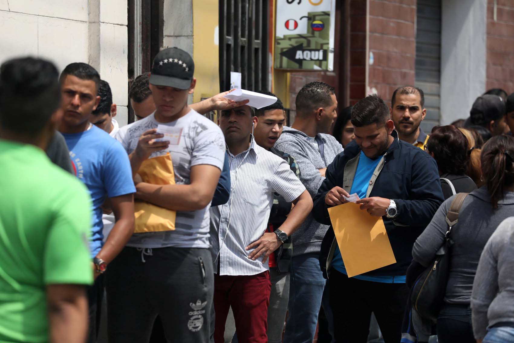 Unos 395.000 venezolanos han solicitado permiso de permanencia en Perú