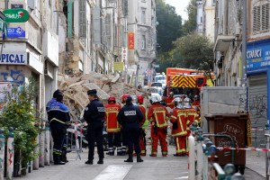 Se derrumba un edificio en el centro de Marsella (Fotos)