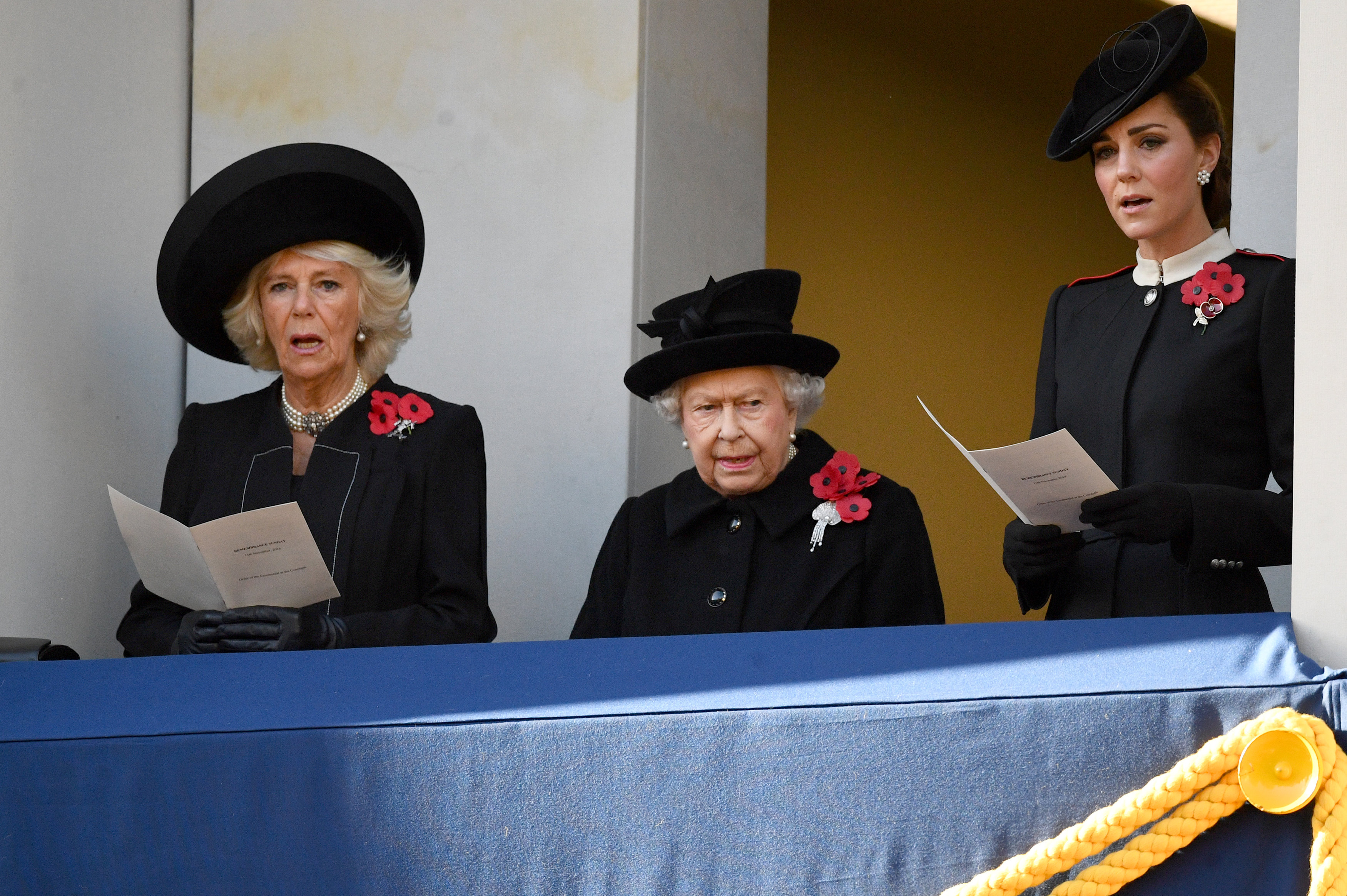 Por qué Meghan Markle quedó apartada de la reina Isabel y Kate Middleton en el “Remembrance Day” - La Patilla