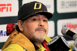 Maradona fue sancionado con una multa económica por actos violentos en México