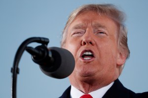 Trump dice está dispuesto a paralizar gobierno si no se financia muro fronterizo