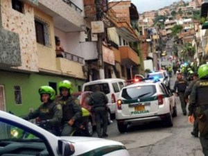 Muere un niño en Medellín por la explosión de granada lanzada por pandilleros