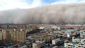 Así fue como una tormenta de arena se tragó una ciudad china en cuestión de minutos (Video)