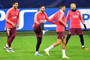 Messi trabaja con el grupo en la víspera del Inter-Barcelona