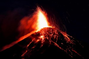Volcán de Fuego en Guatemala entró en erupción