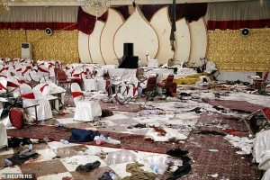 El horrible instante cuando un terrorista estalló una bomba que mató a 55 personas en Afganistán (Fotos y Video)