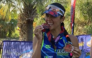 Atleta venezolana Ana Petrosini completó en tercer lugar el triatlón Miami Man