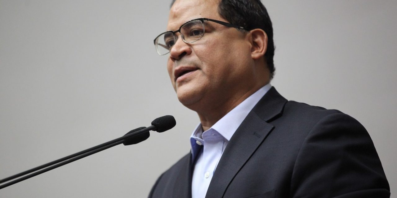 Carlos Valero: Declaraciones de vicecanciller Yván Gil son una vergüenza para migrantes venezolanos