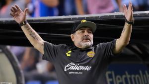 Dos Maradonas en una noche: El bailarín y el peleón (VIDEO)