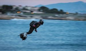 La nueva patineta voladora que será usada por militares en Francia (Videos)