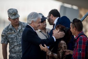 Piñera recibe a chilenos que vivían en Venezuela y pidieron volver a su país