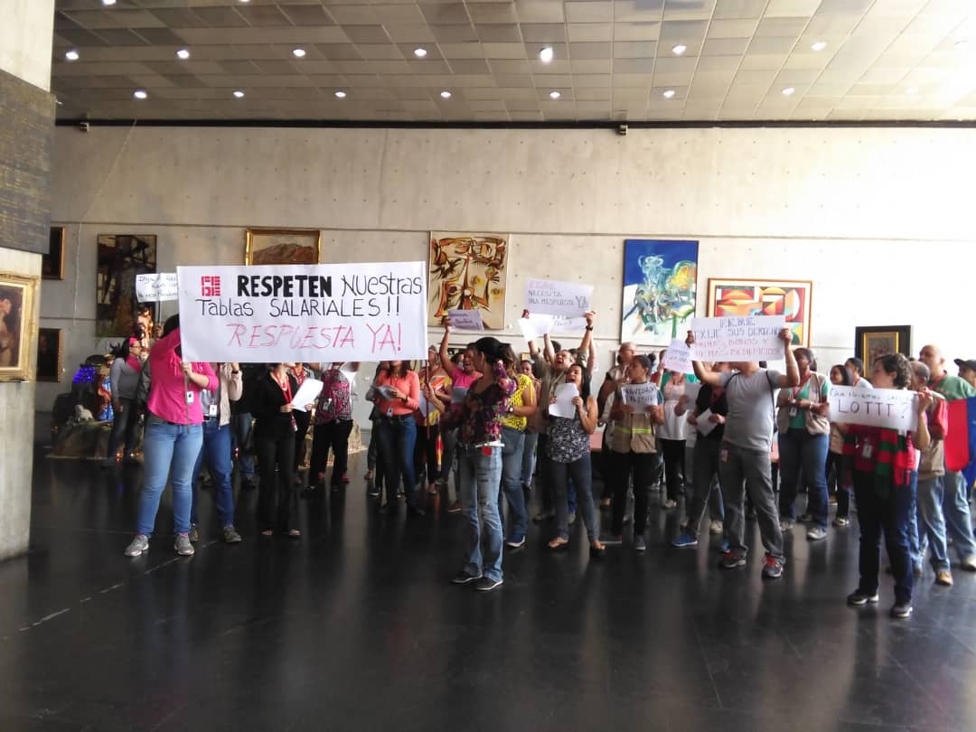 Trabajadores de FEDE protestaron este #23Nov para exigir salarios dignos (Fotos)