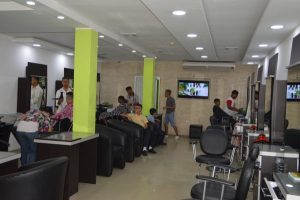 Barberos en Vargas ofrecen otros servicios para atraer clientela