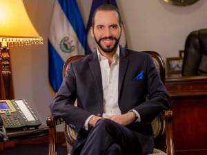Candidato independiente lidera encuesta presidencial en El Salvador