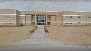 Reportan que hay un hombre armado en escuela secundaria de Carolina del Norte