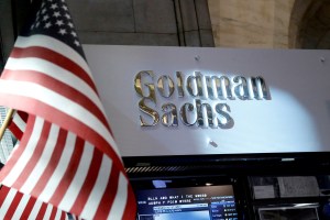 Goldman Sachs prevé volatilidad en precios del petróleo en las próximas semanas