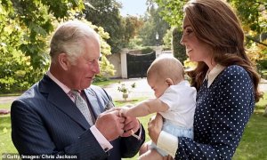 La FOTO: El principito Louis con su abuelo el príncipe Carlos