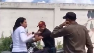 Así enfrentaron Delsa Solórzano y Juan Guaidó a motorizados del Sebin que los perseguían (Video)