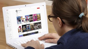 YouTube ofrece más de 100 películas de buena calidad gratis, pero con una condición