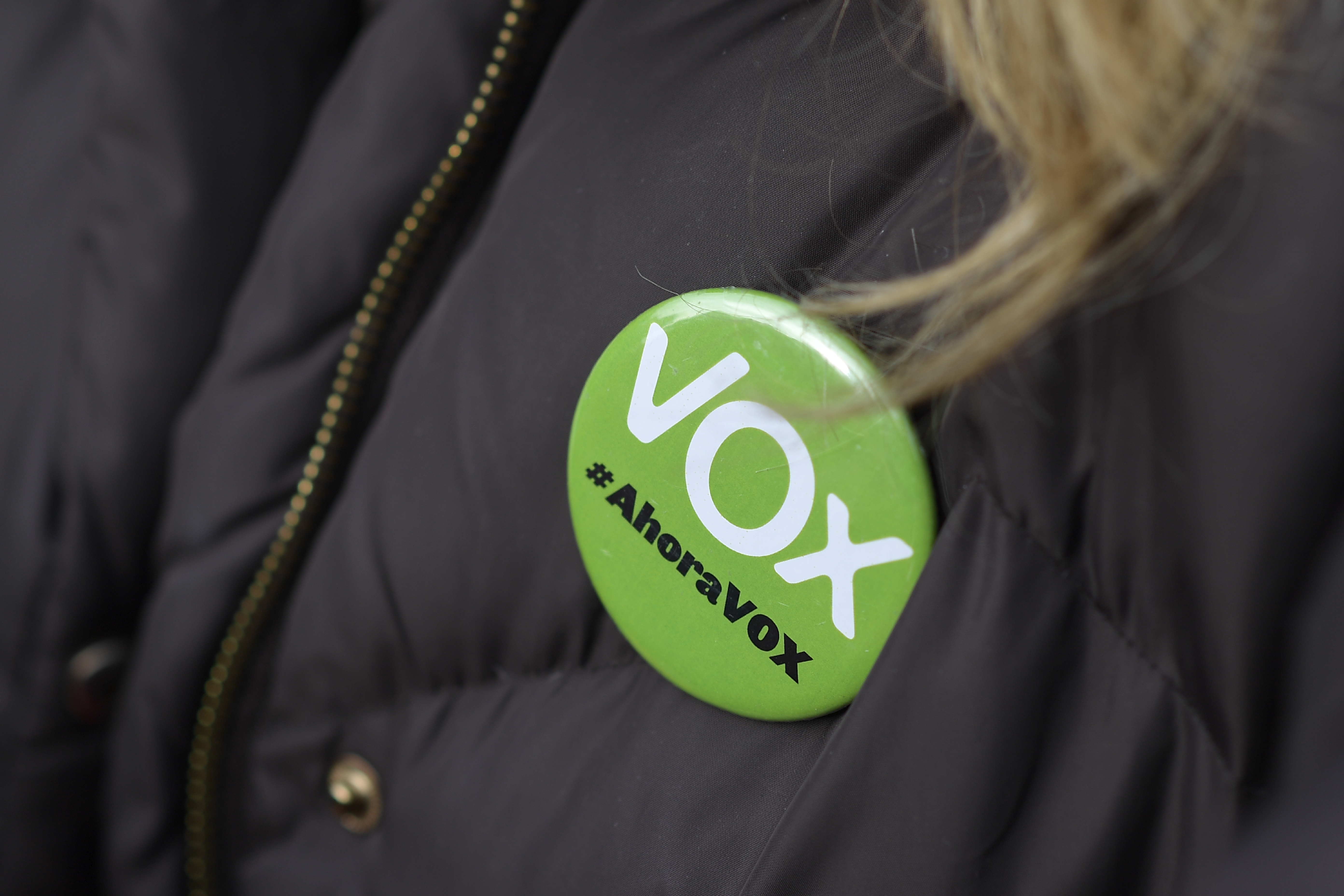 En España piden investigar al partido Vox por delito de odio contra migrantes