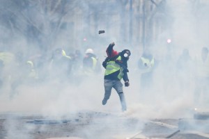El gobierno francés encara una semana decisiva para desactivar la crisis de los chalecos amarillos