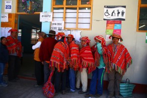 Peruanos apoyan abrumadoramente eliminar reelección de legisladores