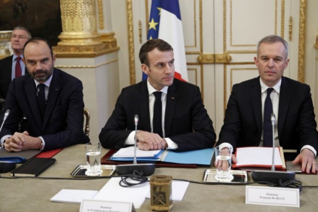 El primer ministro francés, Edouard Philippe, el presidente francés Emmanuel Macron y el ministro francés de Ecología, Francois de Rugy. Archivo. 
