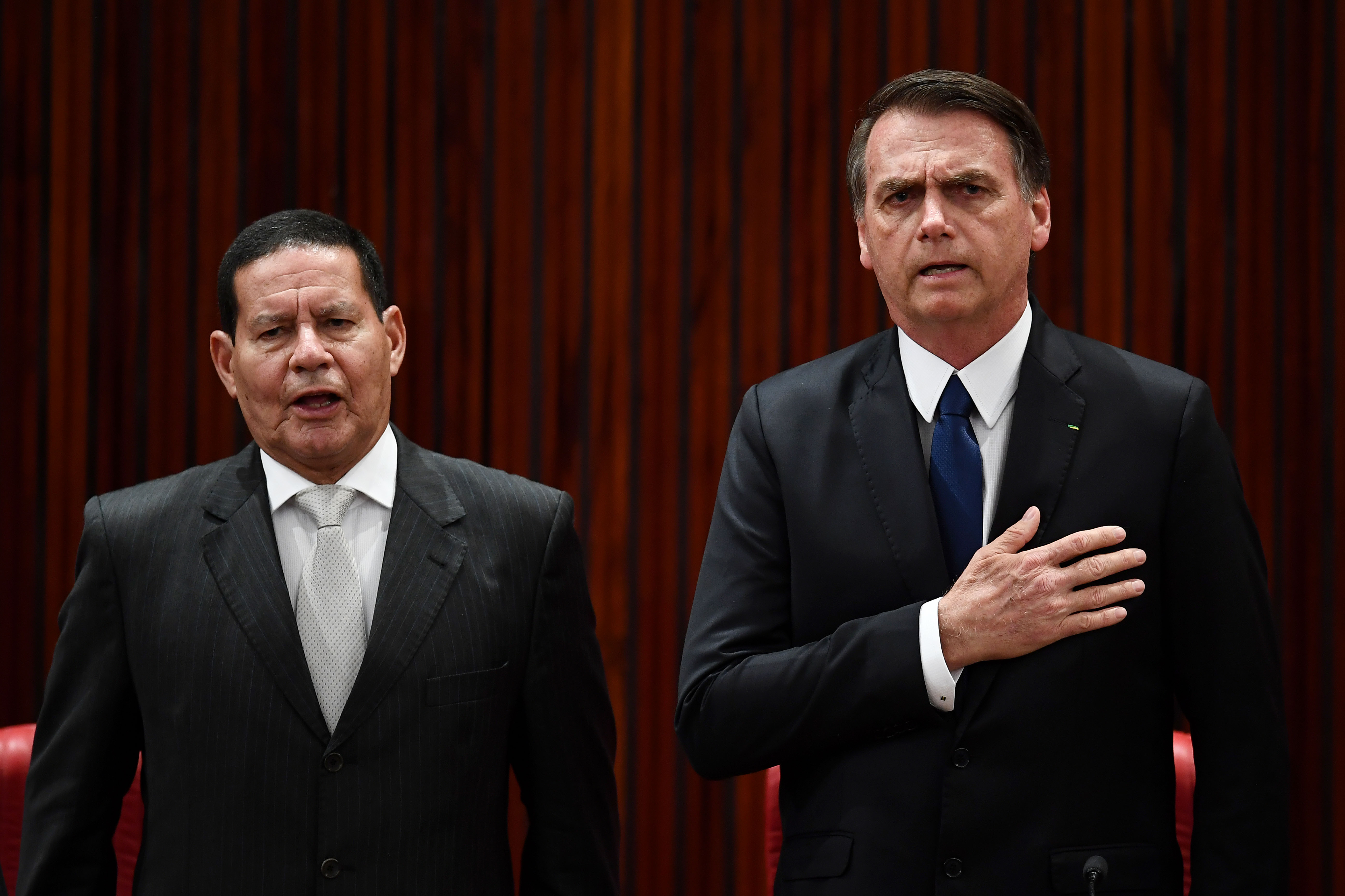 Bolsonaro prepara sus primeras acciones en Brasil con todos sus ministros
