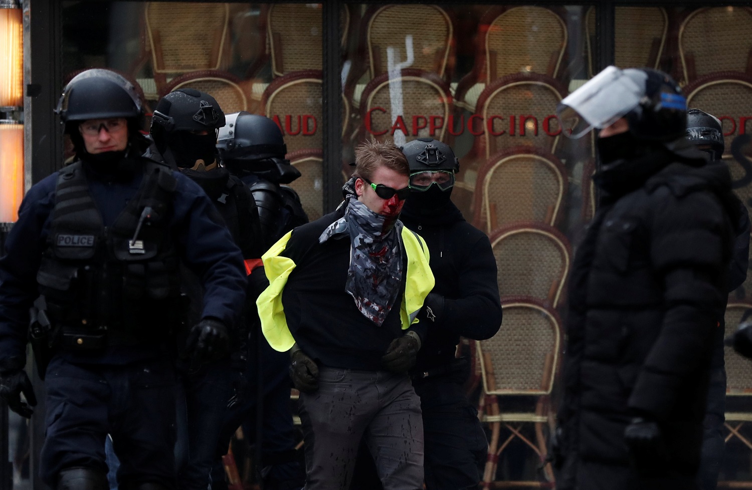 Al menos 95 detenidos en París en las protestas de los “chalecos amarillos”