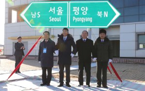 Ceremonia simbólica para reconectar las dos Coreas por tren y carretera