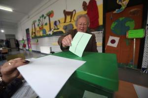 Elecciones andaluzas muestran menos participación a mitad de jornada que 2015