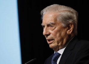 Vargas Llosa alertó que Argentina podría imitar la barbarie de Venezuela si gana Fernández