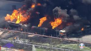 Incendio de grandes proporciones se extiende por refinería privada en Brasil (Video)