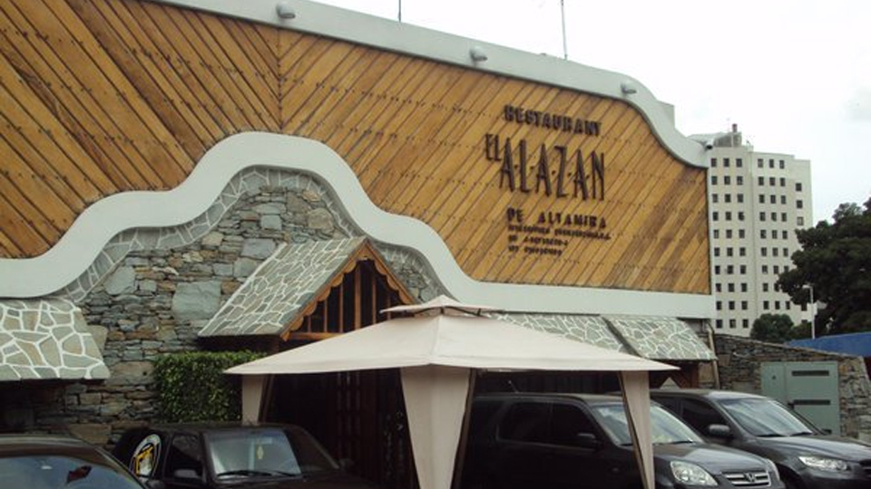 Restaurante El Alazán se adapta a la época navideña