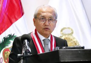 Denuncian a fiscal general de Perú por caso de corrupción