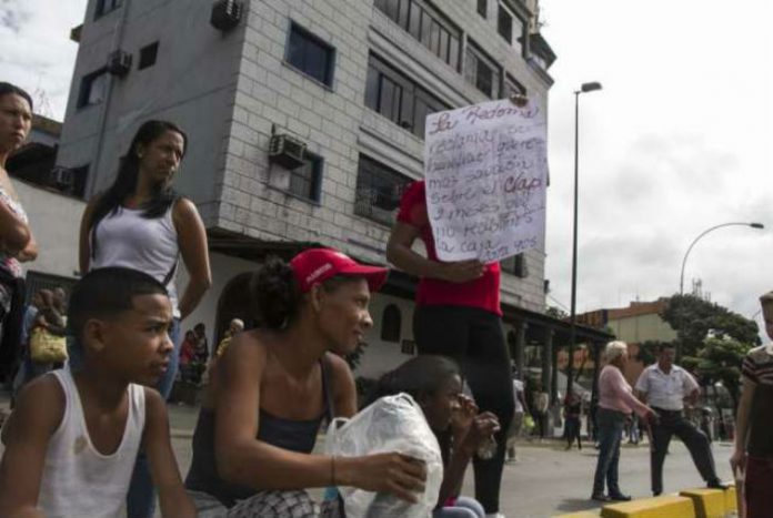 Protesta en Cumaná por incumplimiento en entrega de juguetes y perniles #28Dic