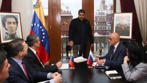 Maduro llega a Venezuela, luego de su viaje a Rusia