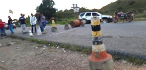 Indígenas cierran vía a la frontera con Brasil protestando contra incursión armada en Canaima