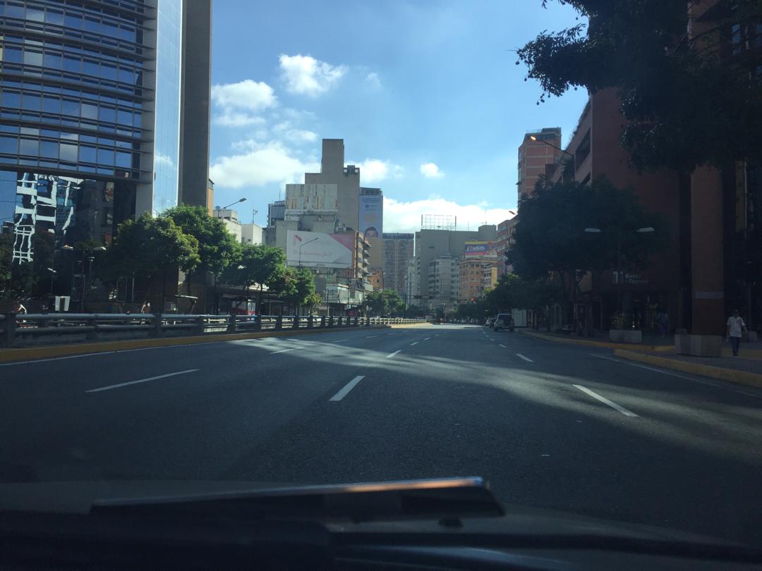 Apatía reina en las calles de Caracas durante el proceso de este domingo #9Dic (Fotos)