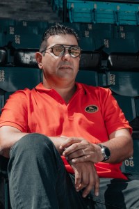 Agente deportivo Yasser Méndez regalará 9 mil guantes deportivos en Venezuela