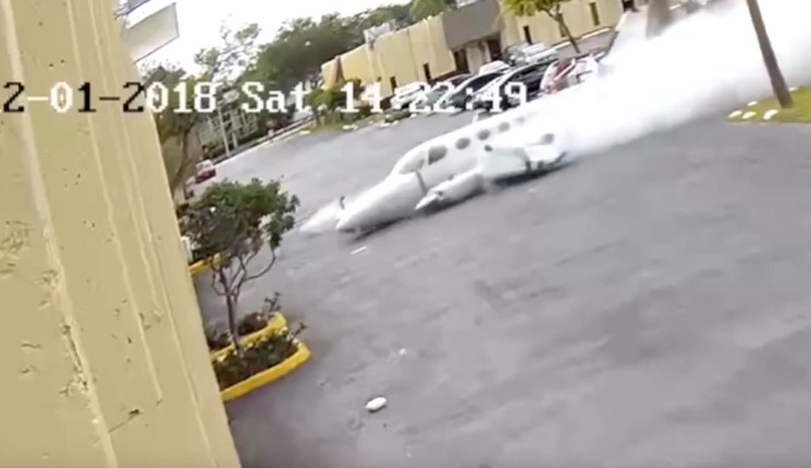 En Video: Avioneta se estrelló contra un centro de terapia para niños autistas en Fort Lauderdale (+Fotos)