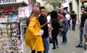 Asaltan a reportera y persiguió a los ladrones durante transmisión (VIDEO)