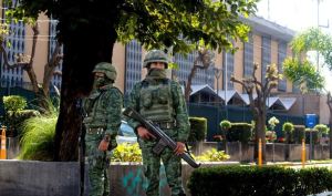 Atacan consulado de EEUU en Guadalajara con artefacto explosivo