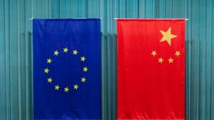 La “transferencia de tecnología forzada” tiene que detenerse o regularse, dice embajador de la UE en China