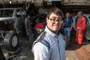 Lucas Barrón, hará historia al convertirse en el primer competidor con síndrome de down en el tradicional Rally Dakar en Perú