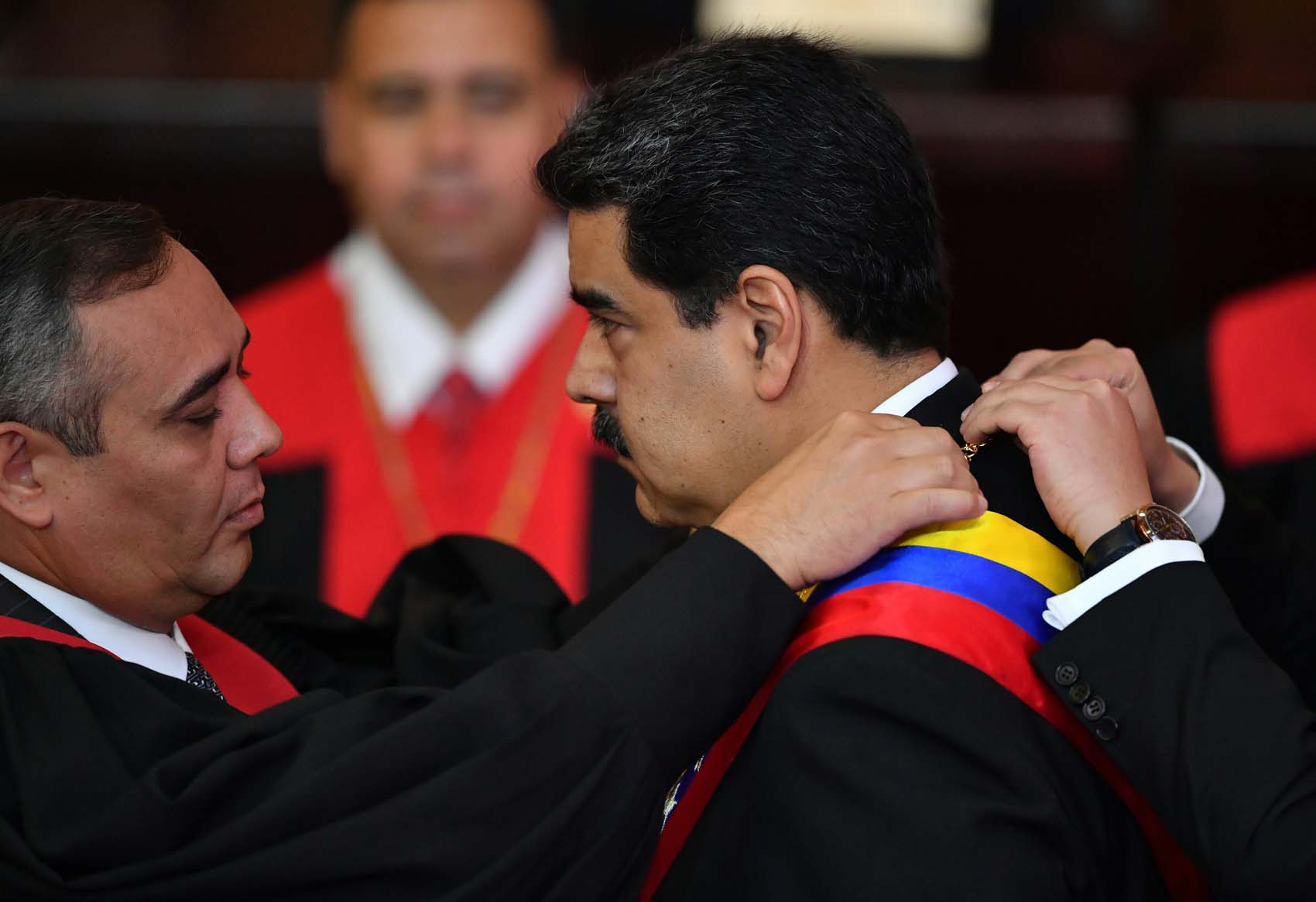 Gobiernos del mundo rechazan la usurpación de poder de Maduro