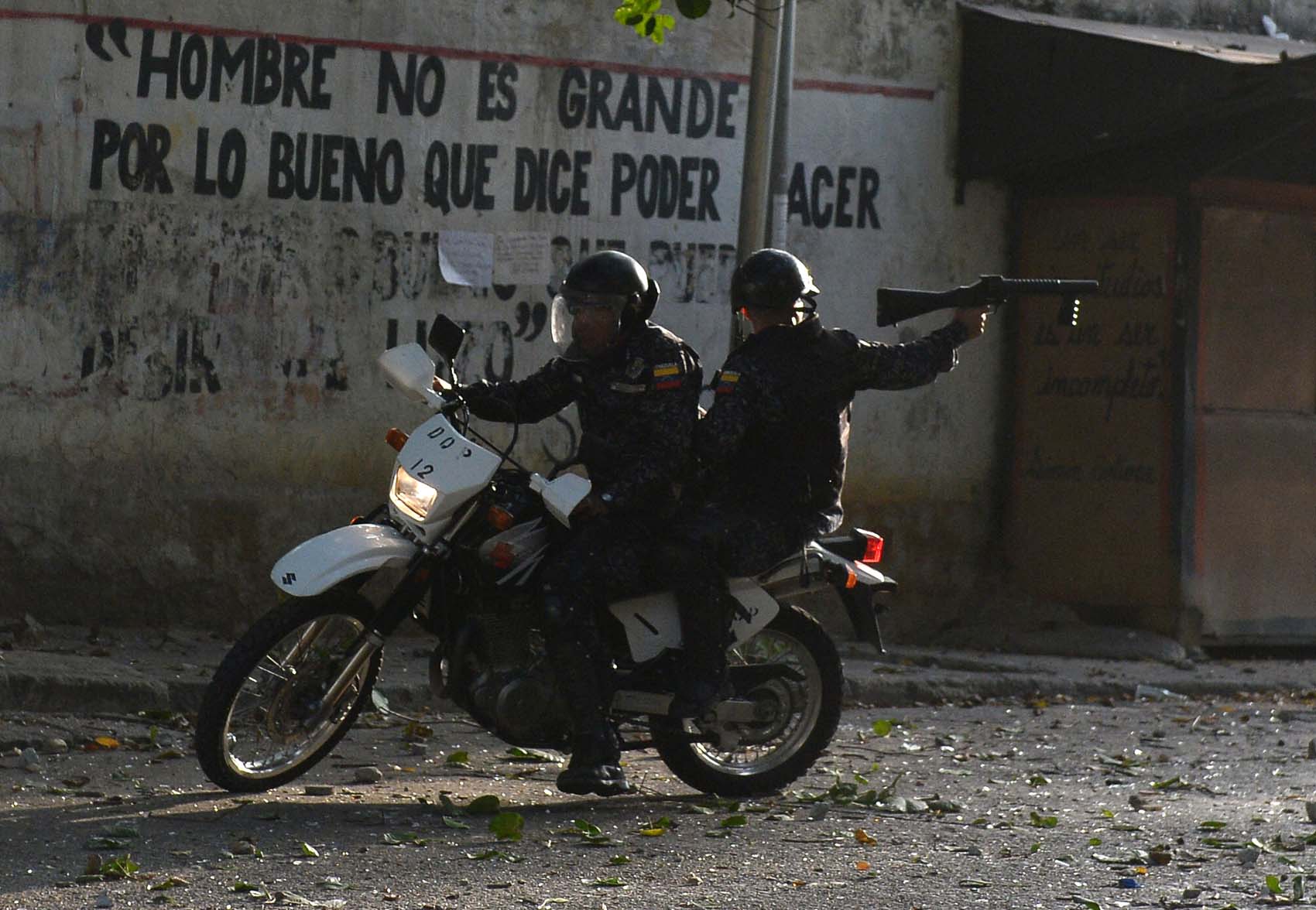 Brutal represión del régimen de Maduro ha dejado 43 asesinados y 956 detenciones arbitrarias desde el #21Ene