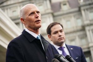 Rick Scott: Inaceptable que detengan a Cody Weddle por informar sobre el regreso Guaidó a Venezuela