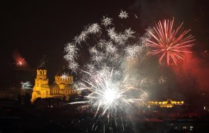 El mundo saludó al nuevo año con fuegos, música y bodas tras un tumultuoso 2018